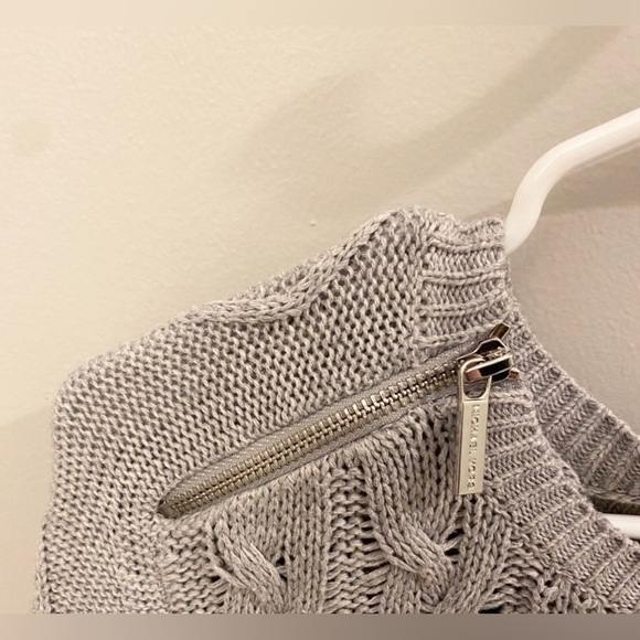🔲MICHAEL Michael Kors Grey Cable Knit Cotton Blend Sweater (w/Shoulder Zippers - Picture 6 of 9